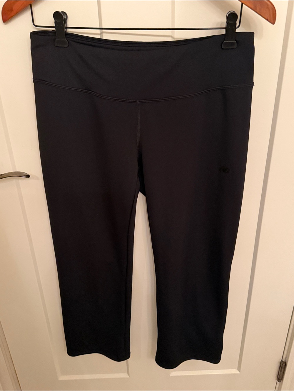New Balance Black Cropped Athletic Leggings, size Medium